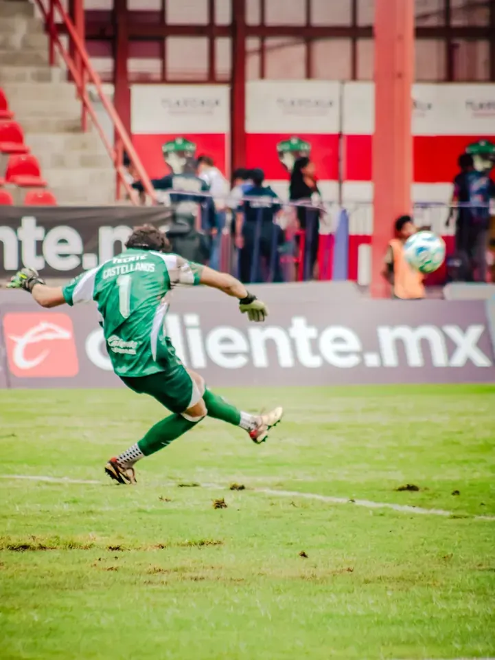 How to Read Passing Accuracy and Progression Metrics in Football Analytics